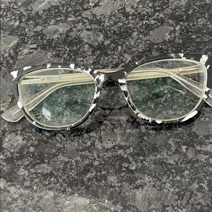 Stylish Black and White Patterned frames